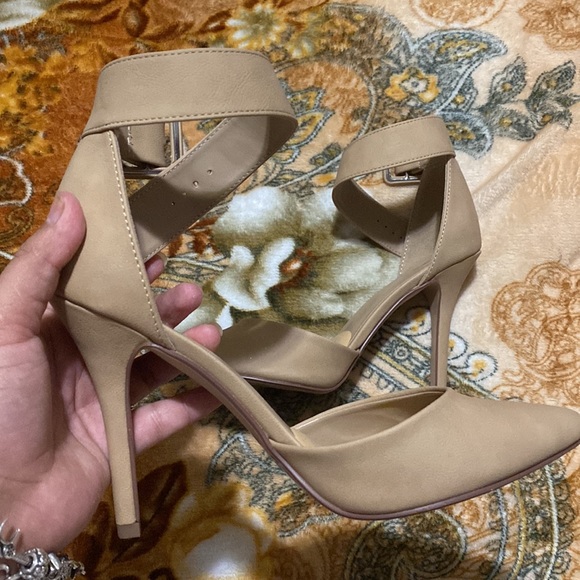 Women’s shoes - Picture 2 of 3